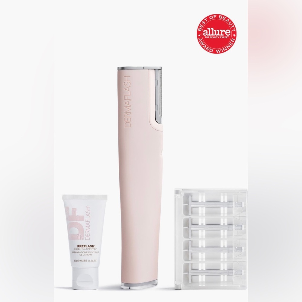 DERMAFLASH LUXE+ Advanced Sonic Derma-planing & Peach Fuzz Removal Set